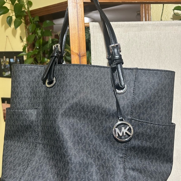 Michael Kors Signature Tote - Picture 2 of 14